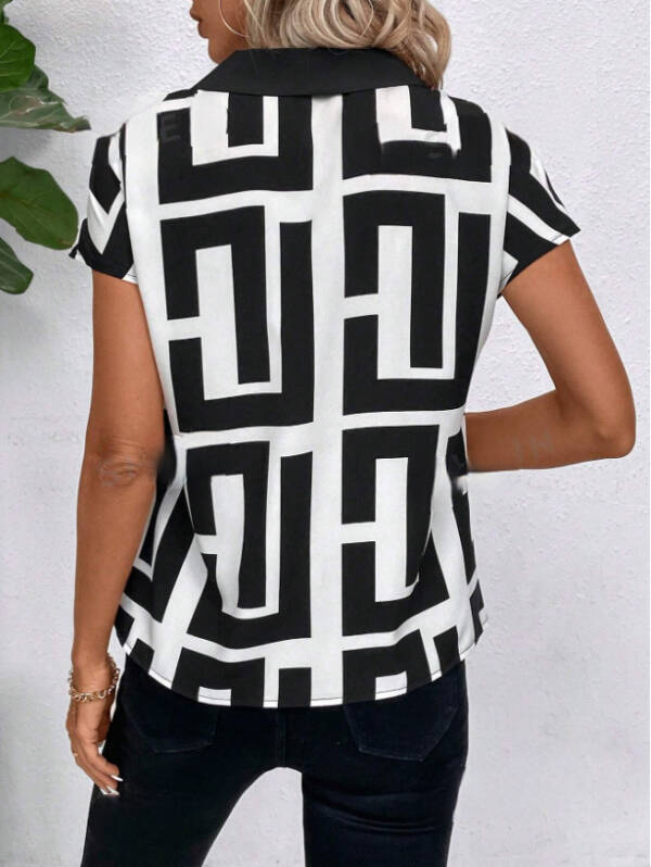 Women's Printed V-neck Shirt - Image 5